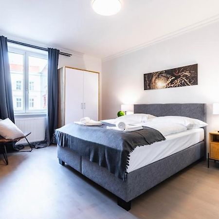 Experience Central Vienna From A Stylish And Modern Apartment Buitenkant foto