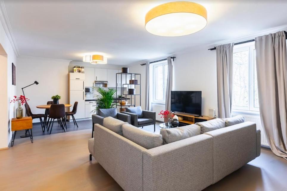 Experience Central Vienna From A Stylish And Modern Apartment Buitenkant foto