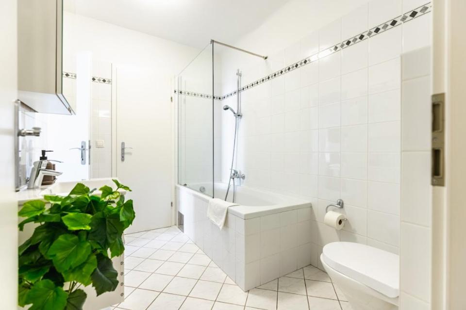 Experience Central Vienna From A Stylish And Modern Apartment Buitenkant foto