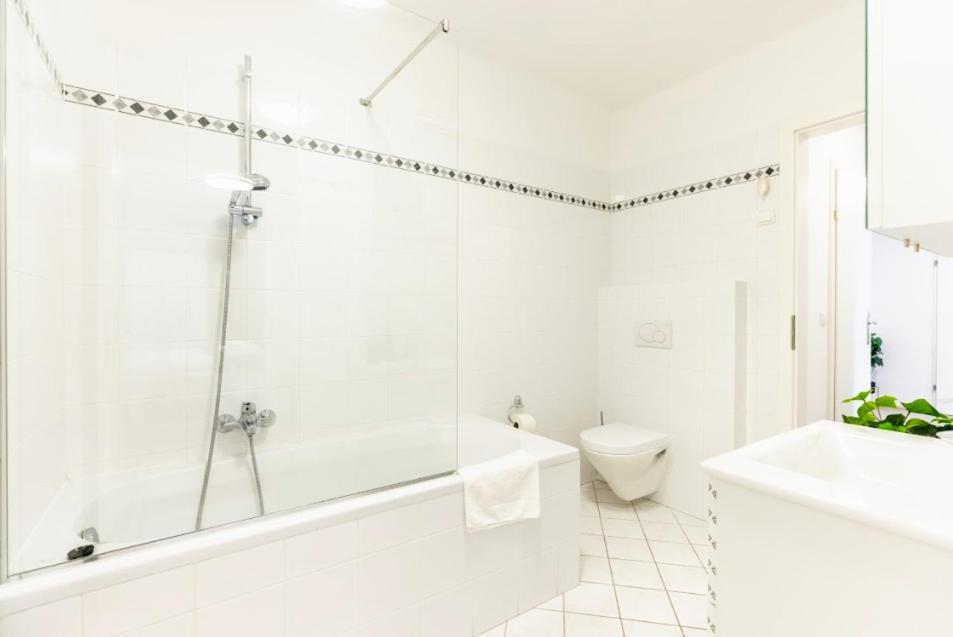 Experience Central Vienna From A Stylish And Modern Apartment Buitenkant foto